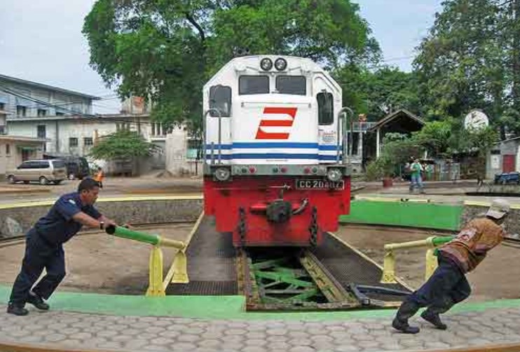 Stasiun Cirebon Kejaksan: Seabad Menyimpan Kisah Tua | Blog Tiket ...